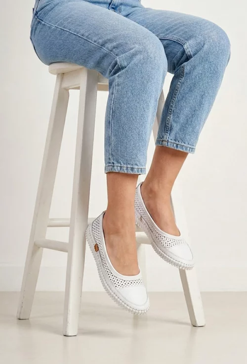 Balerini dama NUR albi din piele cu perforatii