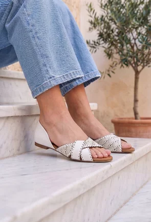 Balerini dama NUR decupati din piele alba cu model