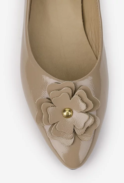 Balerini dama NUR din piele lacuita taupe cu floare