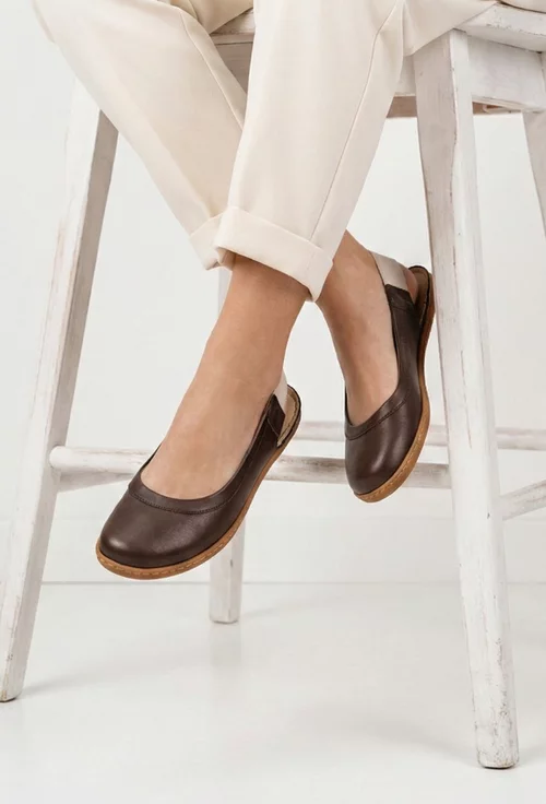 Balerini dama NUR maro inchis din piele naturala cu decupaj