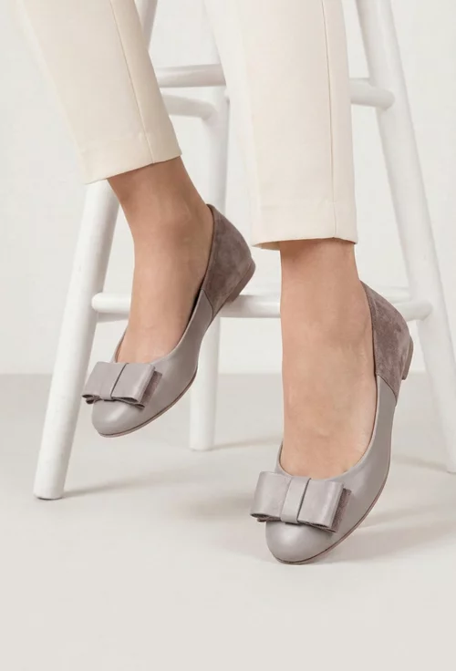 Balerini dama taupe din doua tipuri de piele cu ornament funda