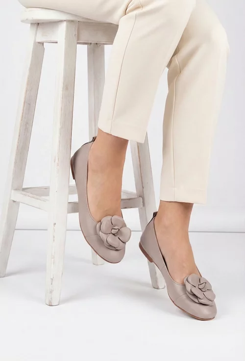 Balerini dama taupe din piele cu ornament floare