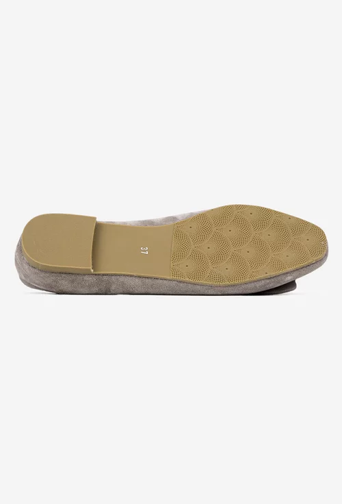 Balerini dama taupe din piele intoarsa cu ornament