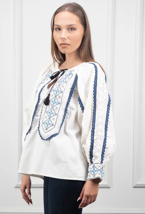 Bluza alba accesorizata