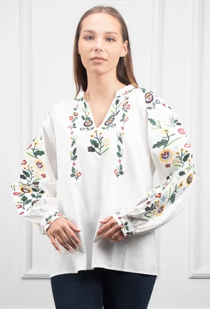 Bluza alba accesorizata cu broderie