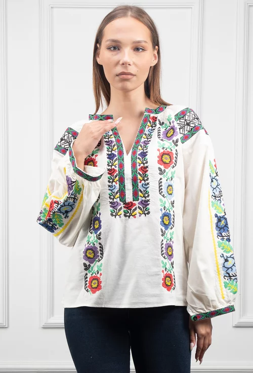 Bluza alba cu broderie colorata