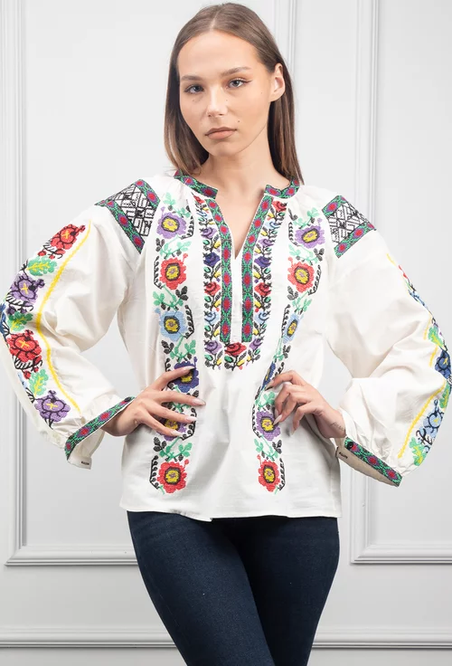Bluza alba cu broderie colorata