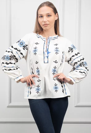 Bluza alba cu broderie neagra si bleu