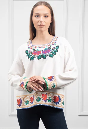Bluza alba cu broderie si decolteu patrat