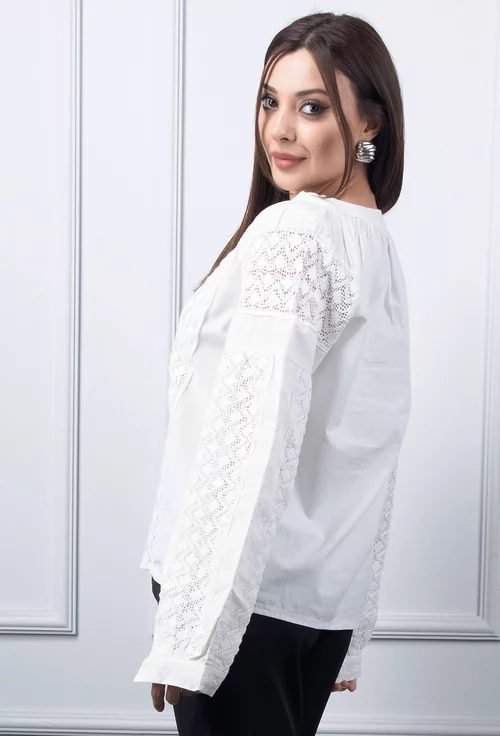 Bluza alba cu model