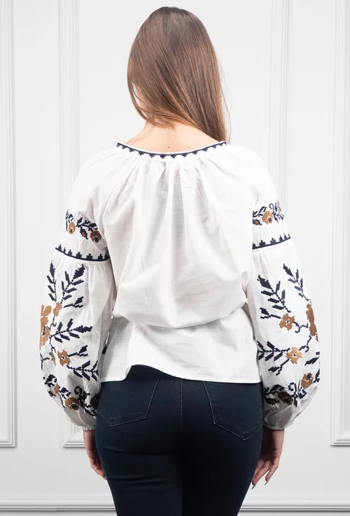 Bluza alba cu snur si broderie