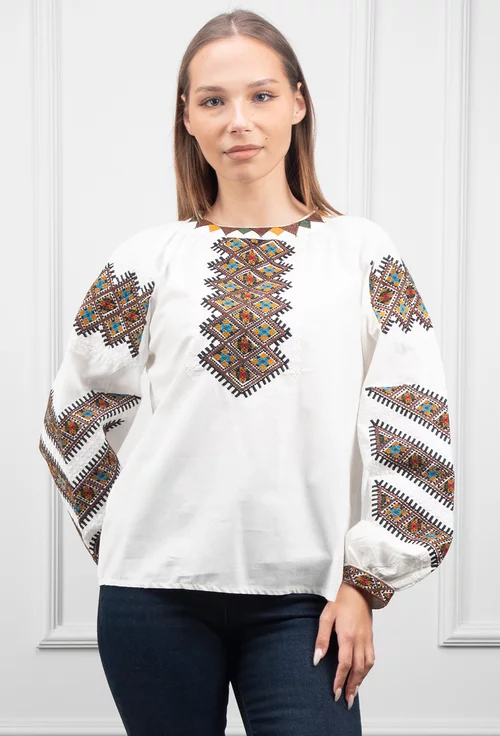 Bluza alba prevazuta cu broderie