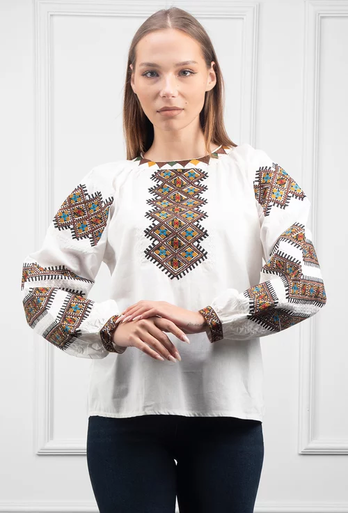 Bluza alba prevazuta cu broderie
