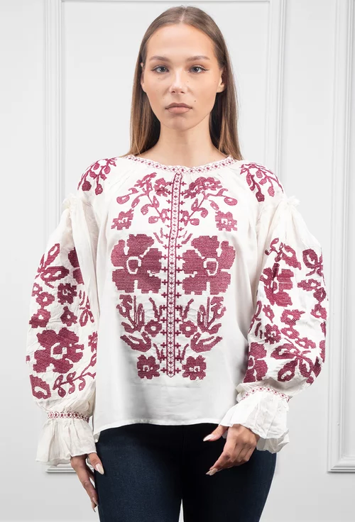 Bluza alba stil ie cu broderie visinie