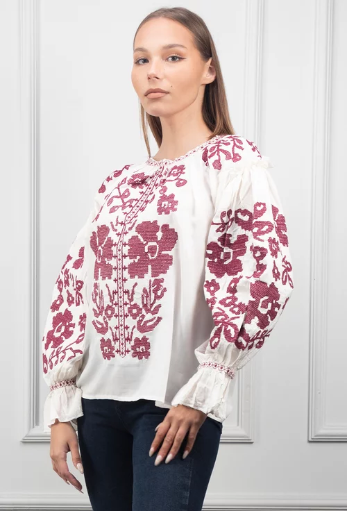 Bluza alba stil ie cu broderie visinie