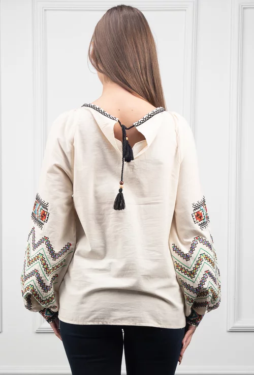 Bluza bej accesorizata cu broderie