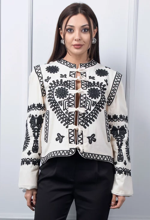 Bluza bej cu broderie