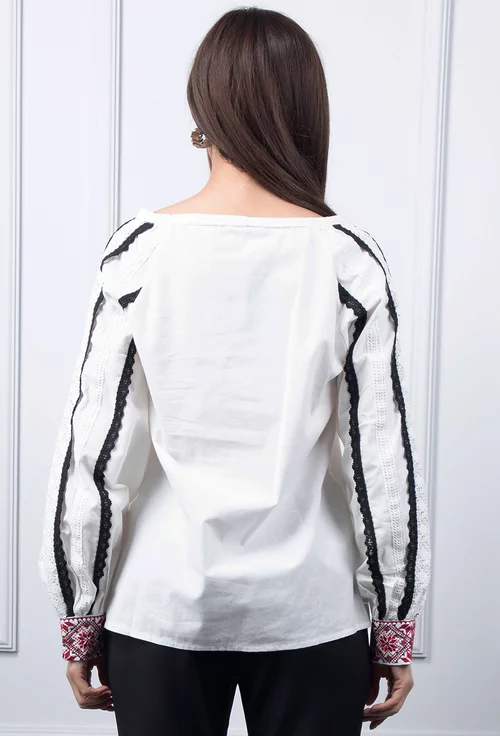Bluza ecru stil ie cu detalii negre si rosii