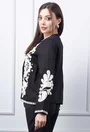 Bluza neagra accesorizata cu broderie