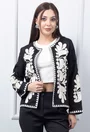 Bluza neagra accesorizata cu broderie