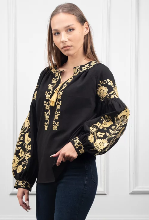 Bluza neagra cu broderie