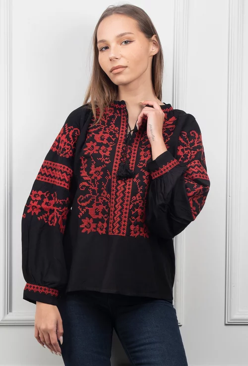 Bluza neagra cu broderie rosie