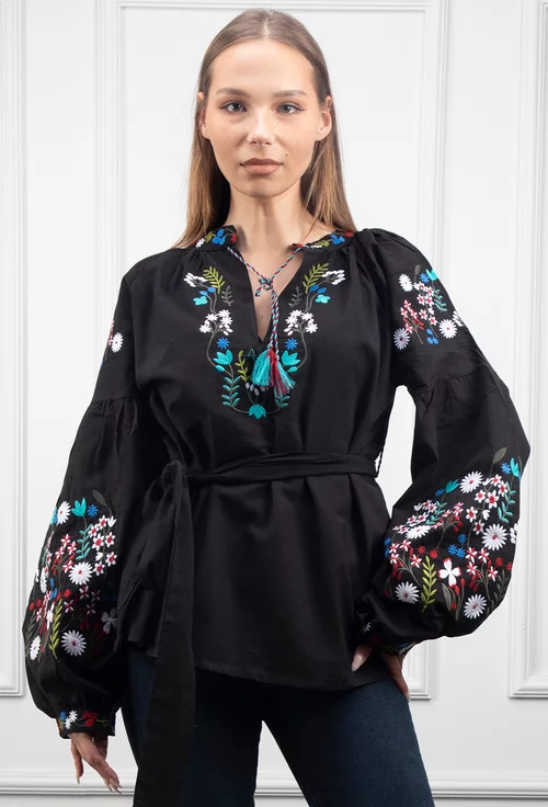 Bluza neagra cu broderie si cordon in talie