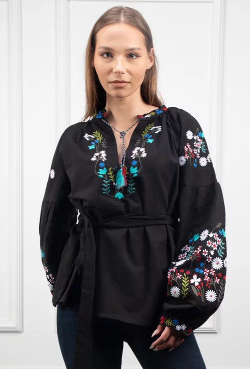 Bluza neagra cu broderie si cordon in talie