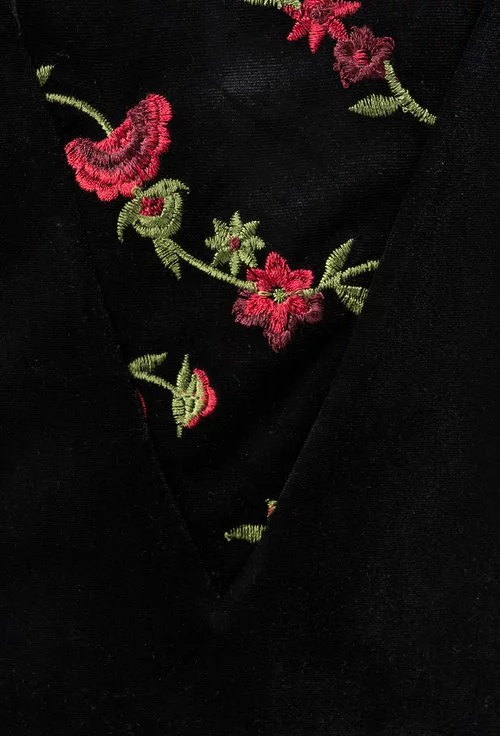 Bluza neagra din catifea cu broderie florala colorata Sonia
