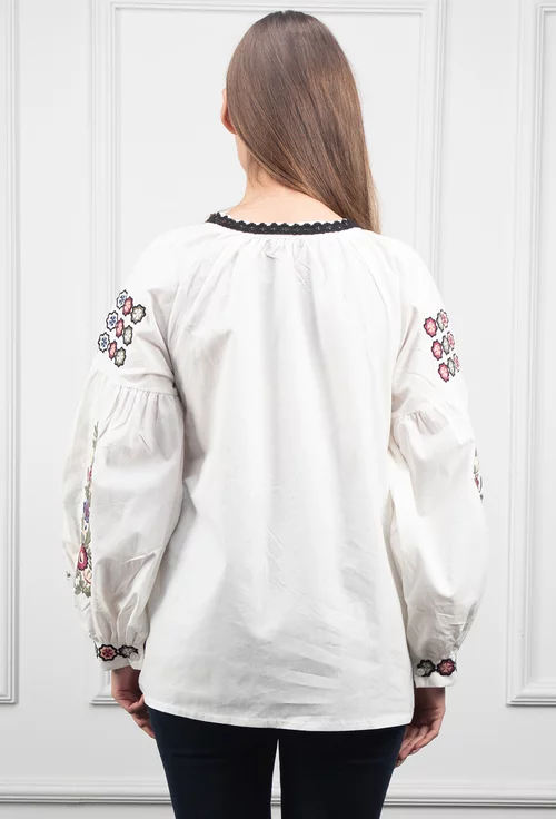 Bluza stil ie alba cu broderie