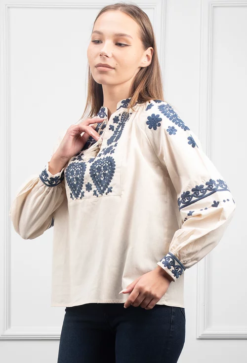 Bluza stil ie bej cu broderie albastra