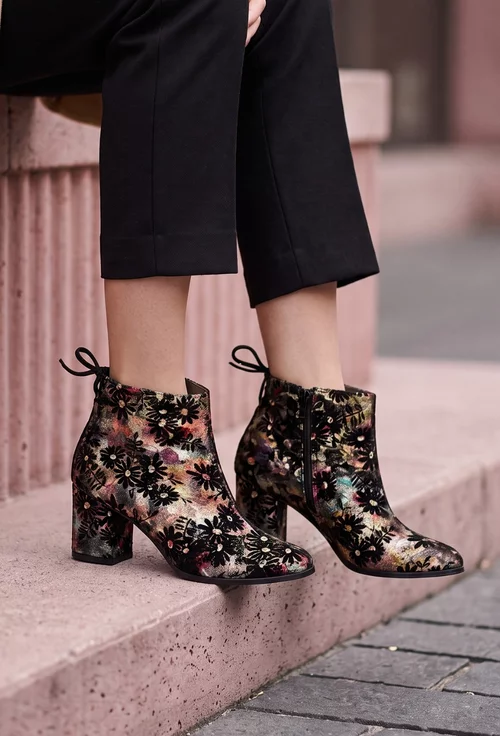 Botine dama din piele intoarsa neagra cu imprimeu multicolor picture - 2
