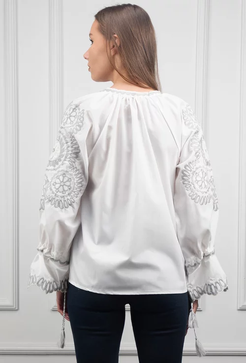 Camasa alba cu broderie gri