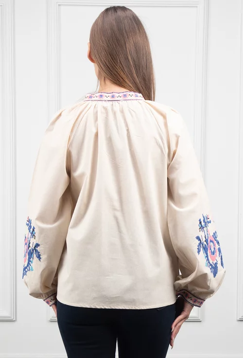 Camasa bej accesorizata cu broderie florala
