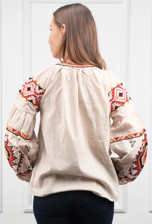 Camasa bej accesorizata cu detalii colorate