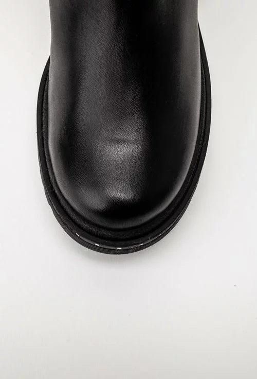 Cizme negre din piele naturala decorate cu fermoar