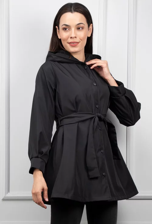 Geaca neagra cu capse