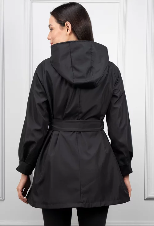 Geaca neagra cu capse