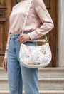 Geanta dama alba cu imprimeu floral din piele texturata