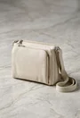 Geanta dama bej deschis confectionata din piele texturata