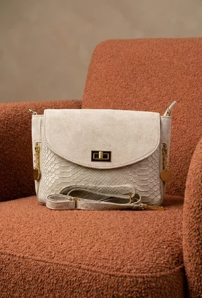 Geanta dama bej din piele croco cu detalii aurii