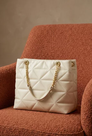 Geanta dama bej din piele cu manere prevazute cu lant