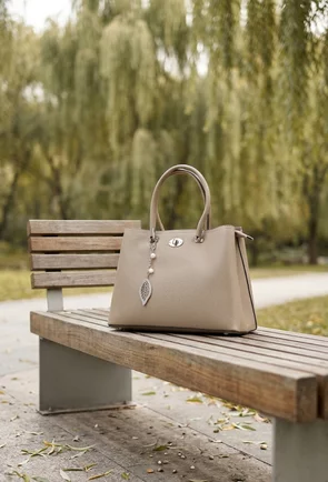 Geanta dama bej din piele texturata cu ornament