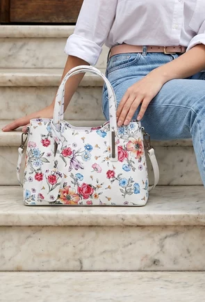 Geanta dama din piele naturala alba cu detalii florale