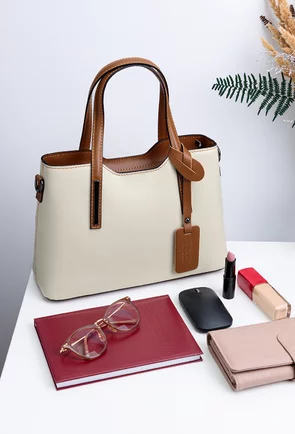 Geanta dama din piele naturala bej cu detalii maro