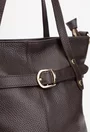 Geanta dama din piele texturata maro inchis cu ornamente aurii