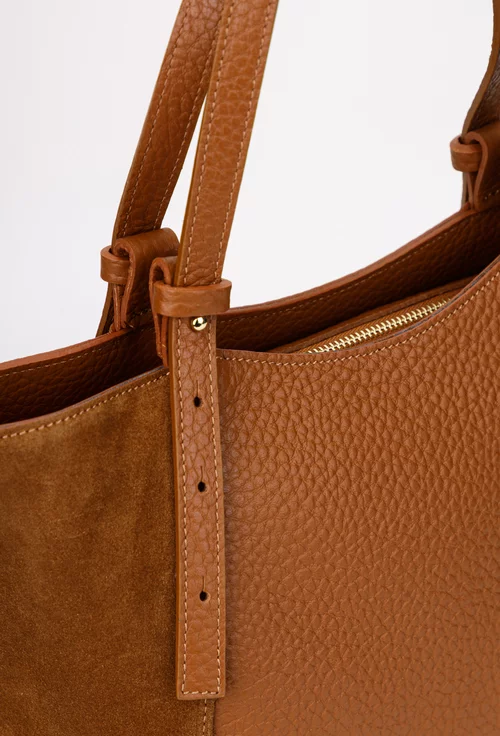 Geanta dama din piele texturata si intoarsa maro