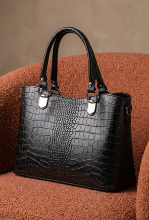 Geanta dama neagra confectionata din piele