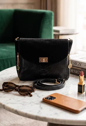 Geanta dama neagra din piele croco cu detalii aurii