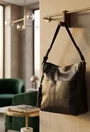Geanta dama neagra din piele naturala cu ornament ciucure